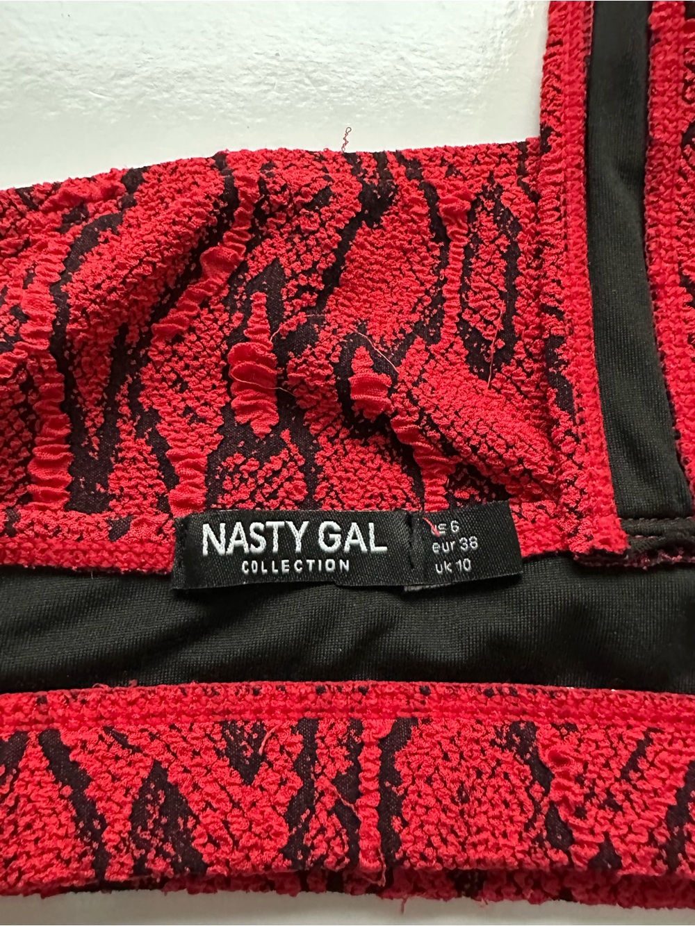 Nasty Gal Snake skin Print One Shoulder Bikini Top Red Black Size 6 M Animal - Picture 4 of 6